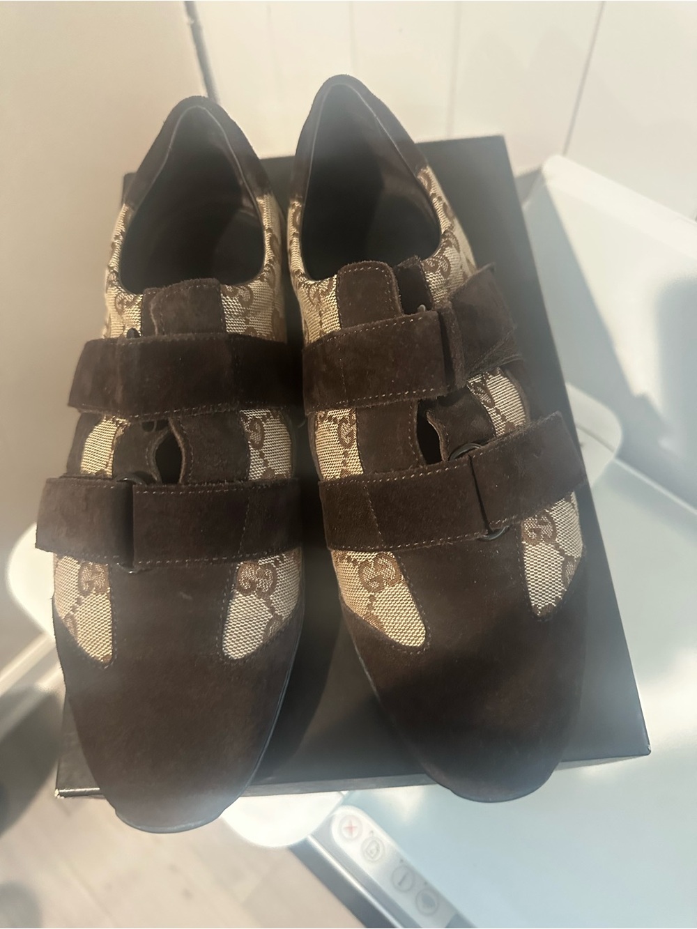 Gucci Brown Suede Women’s Sneakers with Cream Stripe - Picture 3 of 7
